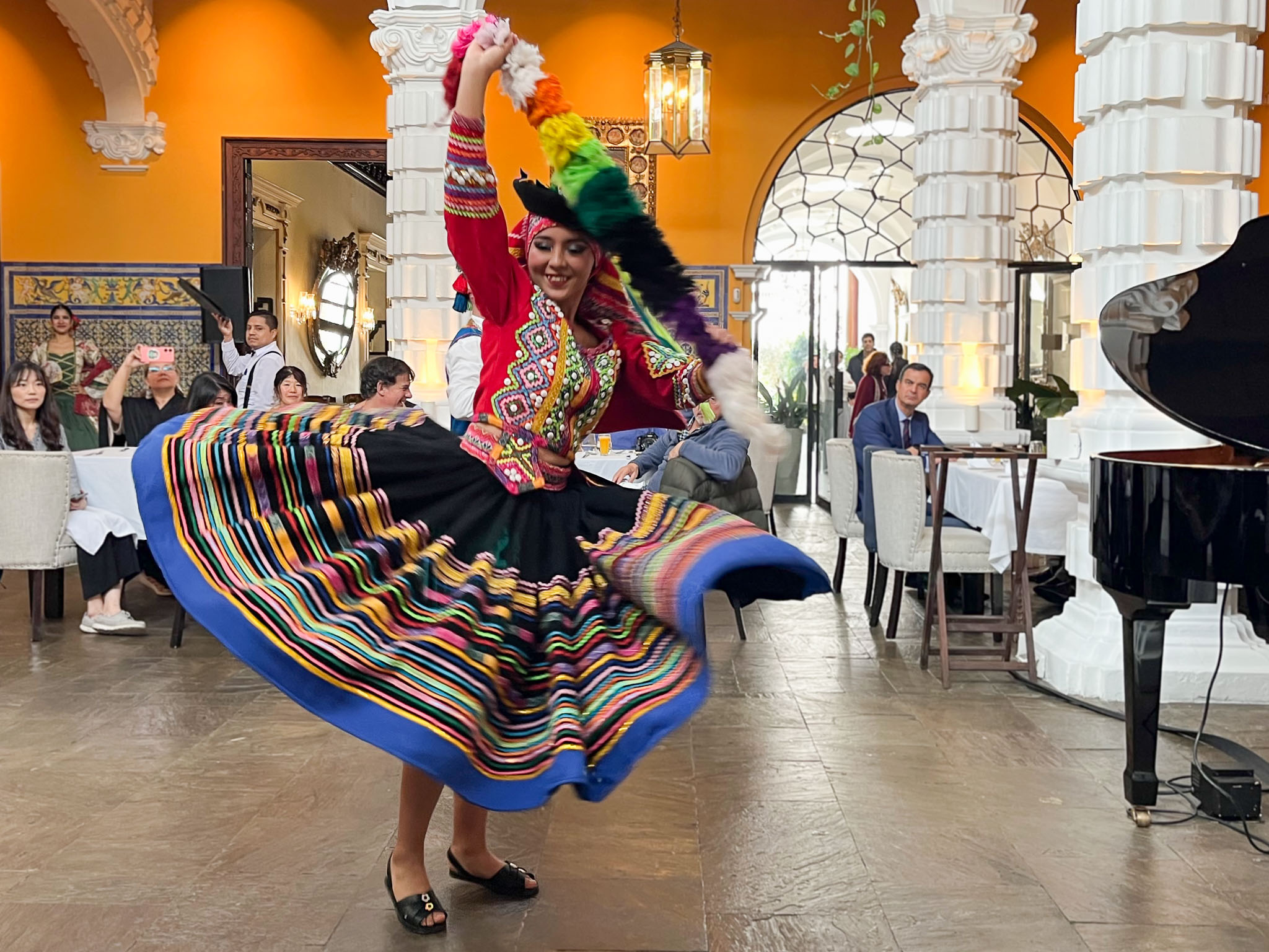 AC14 Restaurante Casa Tambo Dancers Lima Peru 2024 sml